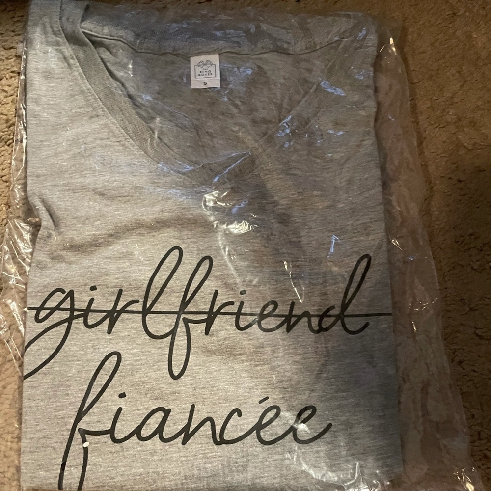 Fiancé T-shirt/Bride socks/keychain